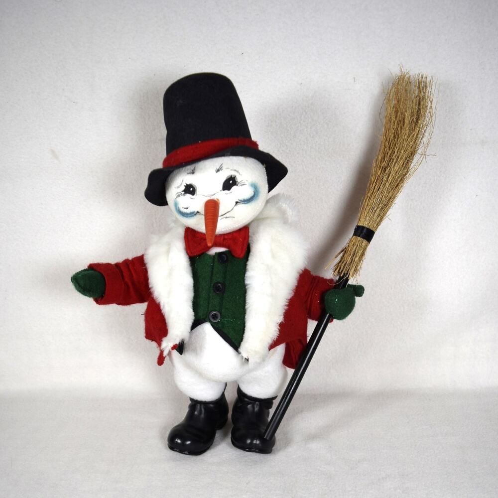 Annalee Mobilitee 18" Snowman 2004 Black Hat Poseable Traditional Frosty Figure